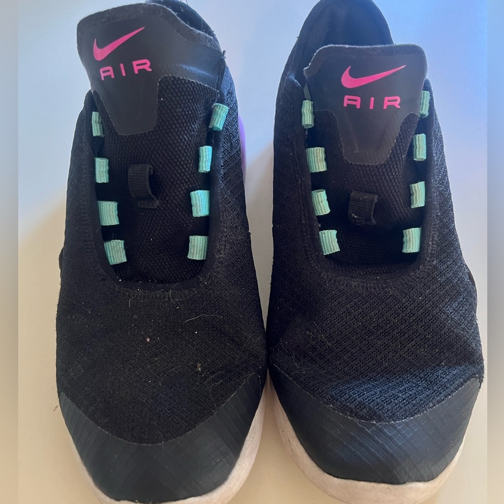 Nike Air Max Motion size 5Y Black pink purple white GUC sneakers tennis shoes